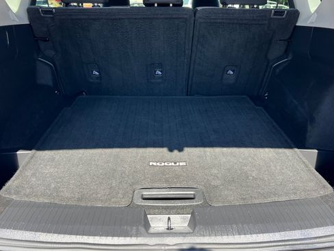 Used 2023 Nissan Rogue SV image 16