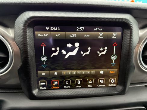 Used 2018 Jeep Wrangler Unlimited Sahara AWD/4WD image 21