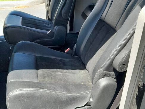 Used 2017 Dodge Grand Caravan SXT image 10