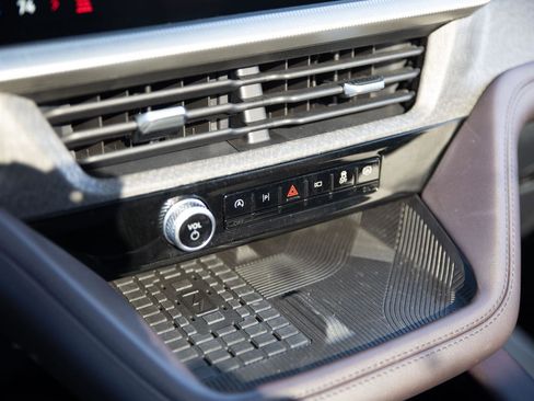 Used 2025 Ford Explorer Platinum w/ Ultimate Package image 15