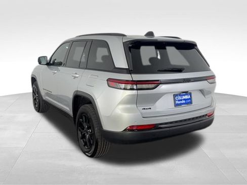 Used 2025 Jeep Grand Cherokee Altitude AWD/4WD image 7
