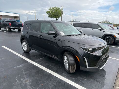 Used 2025 Kia Soul LX w/ LX Technology Package image 1