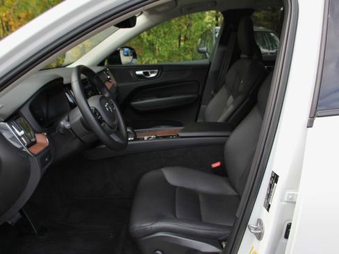 Used 2023 Volvo XC60 B5 Plus w/ Protection Package Premier image 13