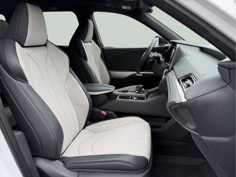 Certified 2025 Lexus TX 500h AWD w/ Technology Package image 24