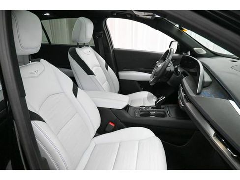 Used 2024 Cadillac XT4 Sport image 15