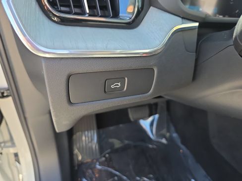 Used 2025 Volvo XC60 B5 Plus AWD/4WD image 24