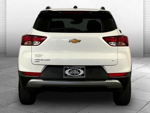 Used 2025 Chevrolet TrailBlazer LT AWD/4WD image 3