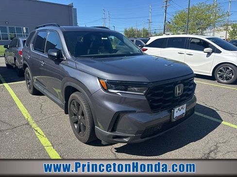 Used 2025 Honda Pilot Black Edition image 1