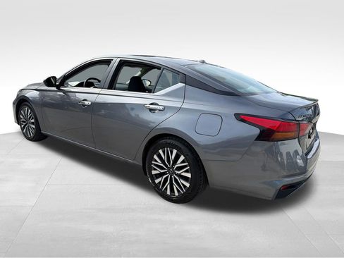 Used 2024 Nissan Altima 2.5 SV FWD image 5