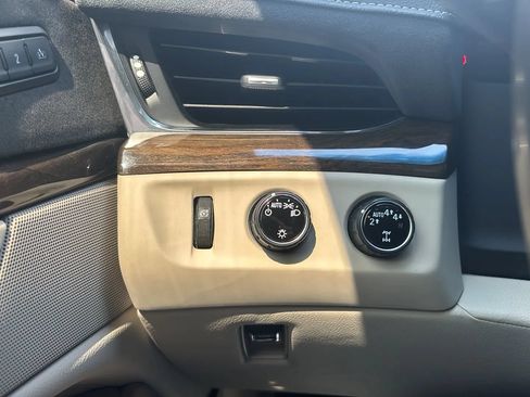 Used 2018 Cadillac Escalade Premium Luxury AWD/4WD image 15