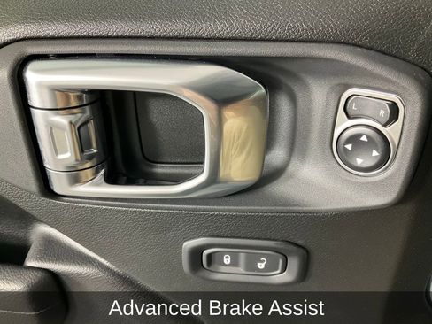 Certified 2025 Jeep Wrangler Willys image 18