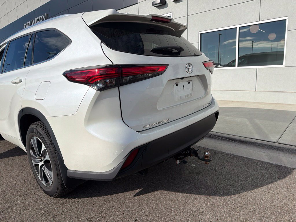 Used 2020 Toyota Highlander XLE AWD/4WD image 5