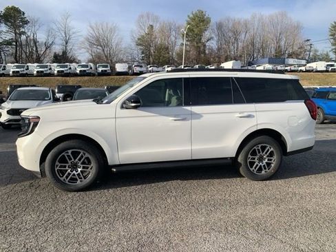 New 2025 Ford Expedition Active image 5