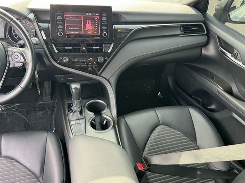 Used 2022 Toyota Camry SE image 12