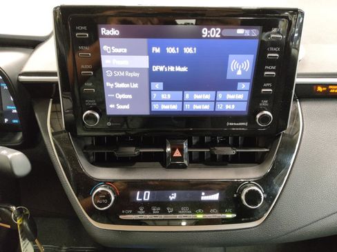 Used 2021 Toyota Corolla LE FWD image 25