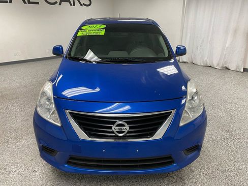 Used 2013 Nissan Versa SV image 2