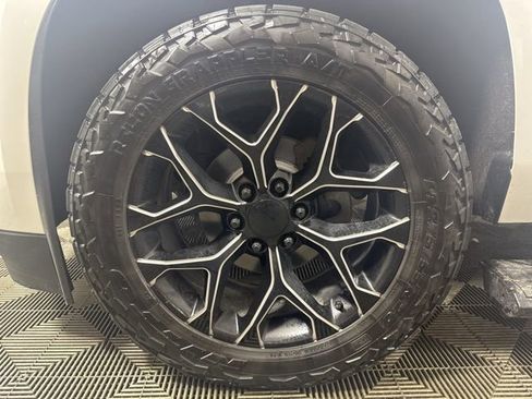 Used 2018 Cadillac Escalade Premium Luxury image 10