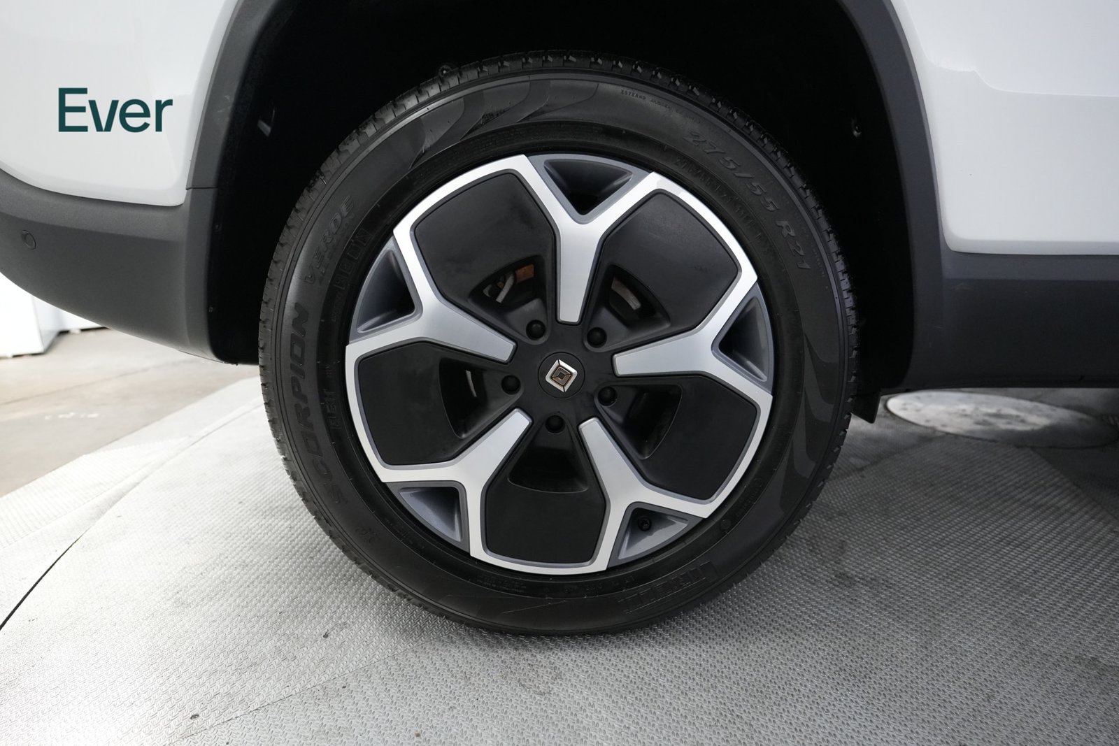 Used 2024 Rivian R1S Adventure Dual AWD/4WD image 21
