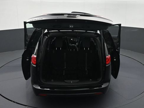 Used 2026 Chrysler Voyager LX FWD image 46