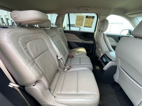 Used 2020 Lincoln Aviator Reserve image 28