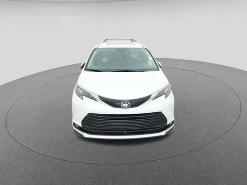 New 2026 Toyota Sienna XLE FWD image 15