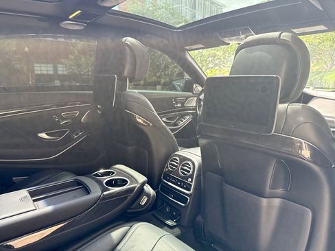 Used 2018 Mercedes-Benz S 560 Sedan image 32