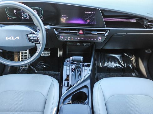 Used 2023 Kia Niro EX Touring image 13