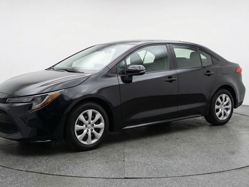 Used 2025 Toyota Corolla LE FWD image 3