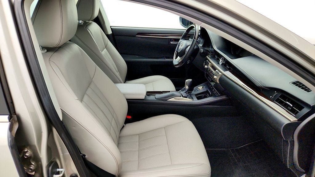 Used 2016 Lexus ES 350 w/ Luxury Package w/Wood Trim FWD image 25