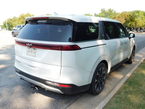 Used 2022 Kia Carnival EX FWD image 4