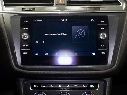 Used 2018 Volkswagen Tiguan SEL image 15