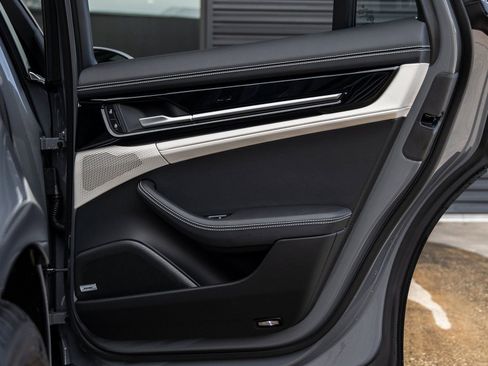 Certified 2025 Porsche Panamera 4 AWD/4WD image 38