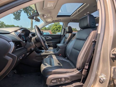 Used 2020 Chevrolet Traverse Premier AWD/4WD image 12