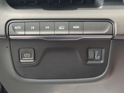 Certified 2022 Cadillac Escalade Luxury AWD/4WD image 16