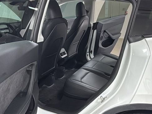 Used 2025 Tesla Model Y Performance image 15