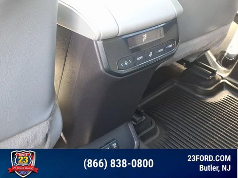Used 2021 Toyota Highlander XLE AWD/4WD image 24