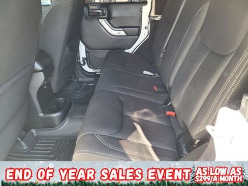 Used 2015 Jeep Wrangler Unlimited Rubicon w/ Connectivity Group image 17
