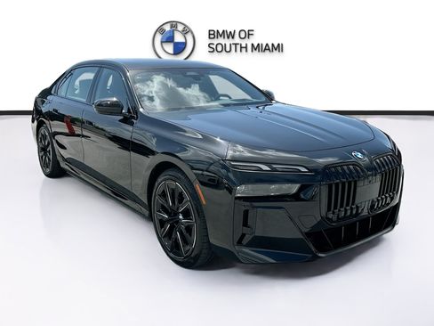 Certified 2024 BMW i7 xDrive60 w/ Premium Package AWD/4WD image 1