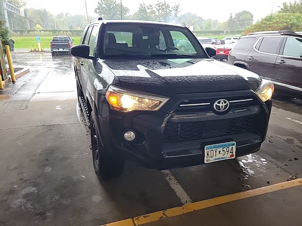 Used 2020 Toyota 4Runner SR5 AWD/4WD image 4