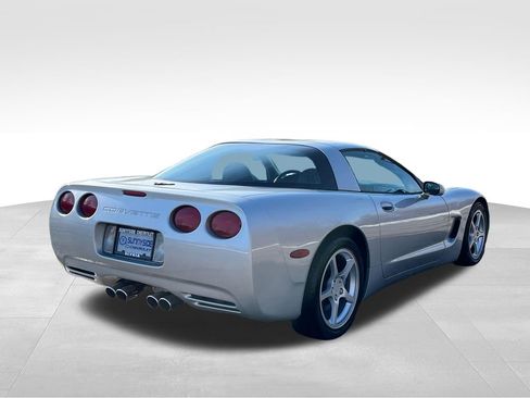 Used 2000 Chevrolet Corvette Coupe w/ Roof Pkg RWD image 2