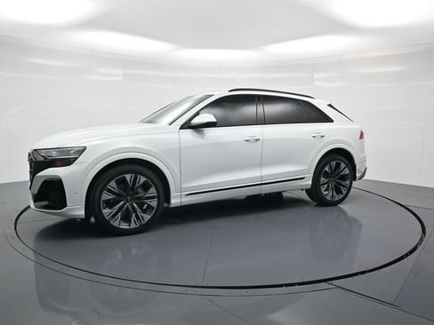 Used 2025 Audi Q8 Prestige image 2