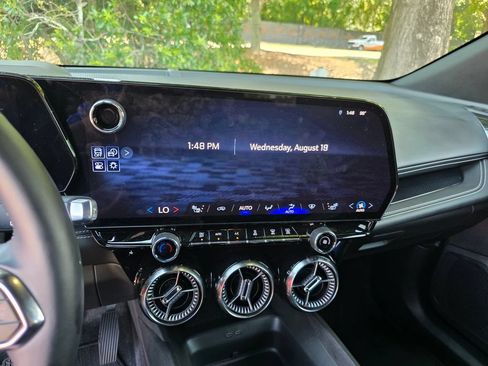 Used 2024 Chevrolet Blazer EV LT AWD/4WD image 17