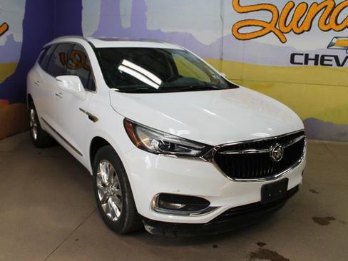 Used 2018 Buick Enclave Essence w/ Experience Buick Package AWD/4WD image 2