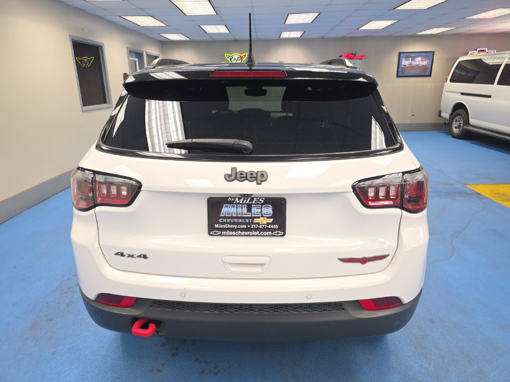 Used 2025 Jeep Compass Trailhawk AWD/4WD image 4