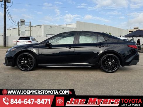 Used 2025 Toyota Camry SE image 6