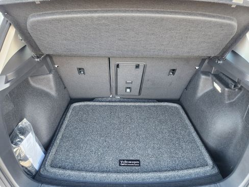 New 2025 Volkswagen Taos SE image 22