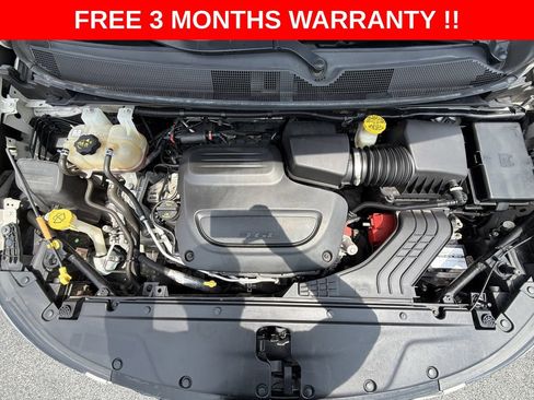 Used 2021 Chrysler Pacifica Touring-L FWD image 11