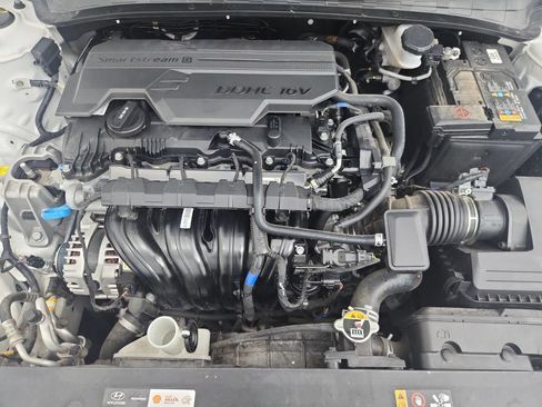 Used 2025 Hyundai Elantra Limited FWD image 37