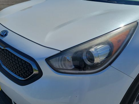 Used 2018 Kia Niro LX FWD image 9