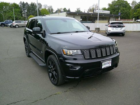 Used 2019 Jeep Grand Cherokee Altitude AWD/4WD image 7